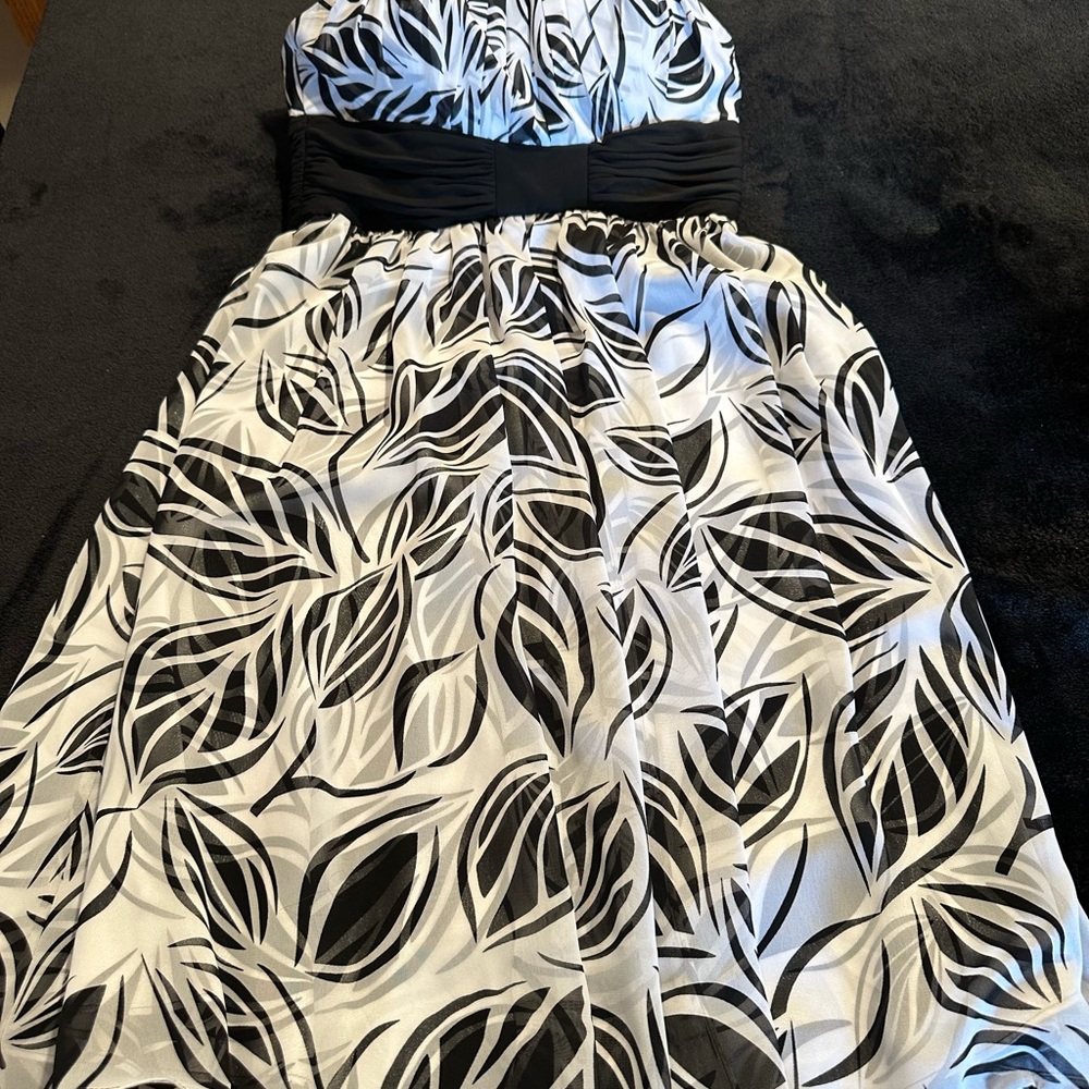 White Market Black Market White Leaf Print Dress